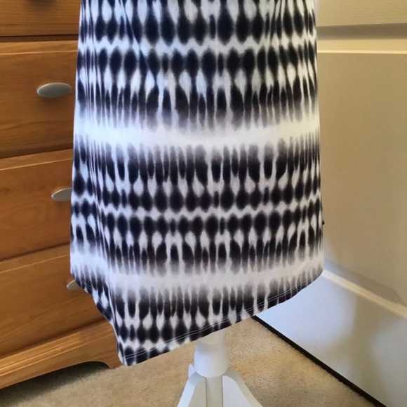 J. Valdi Swimsuit Coverup - Picture 8 of 9